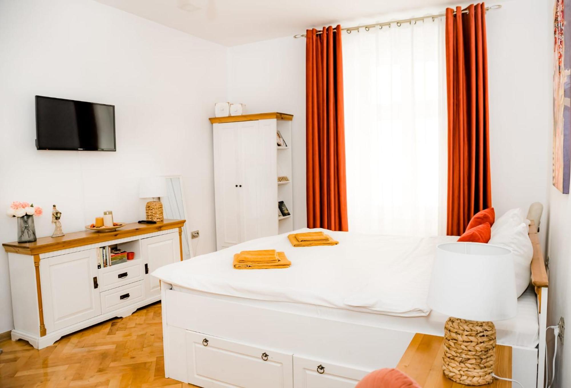 Brukenthal Apartments Сибиу Экстерьер фото